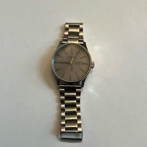 Nixon sentry watch 42mm.